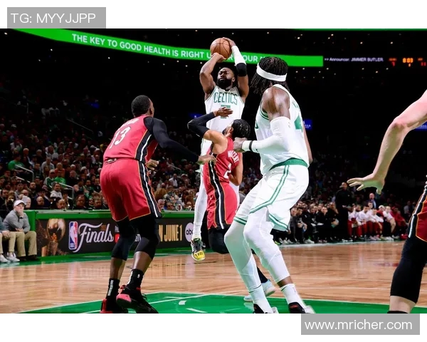 热火与凯尔特人2020年半决赛精彩直播回顾与分析 热火与凯尔特人2020年半决赛精彩直播回顾与分析